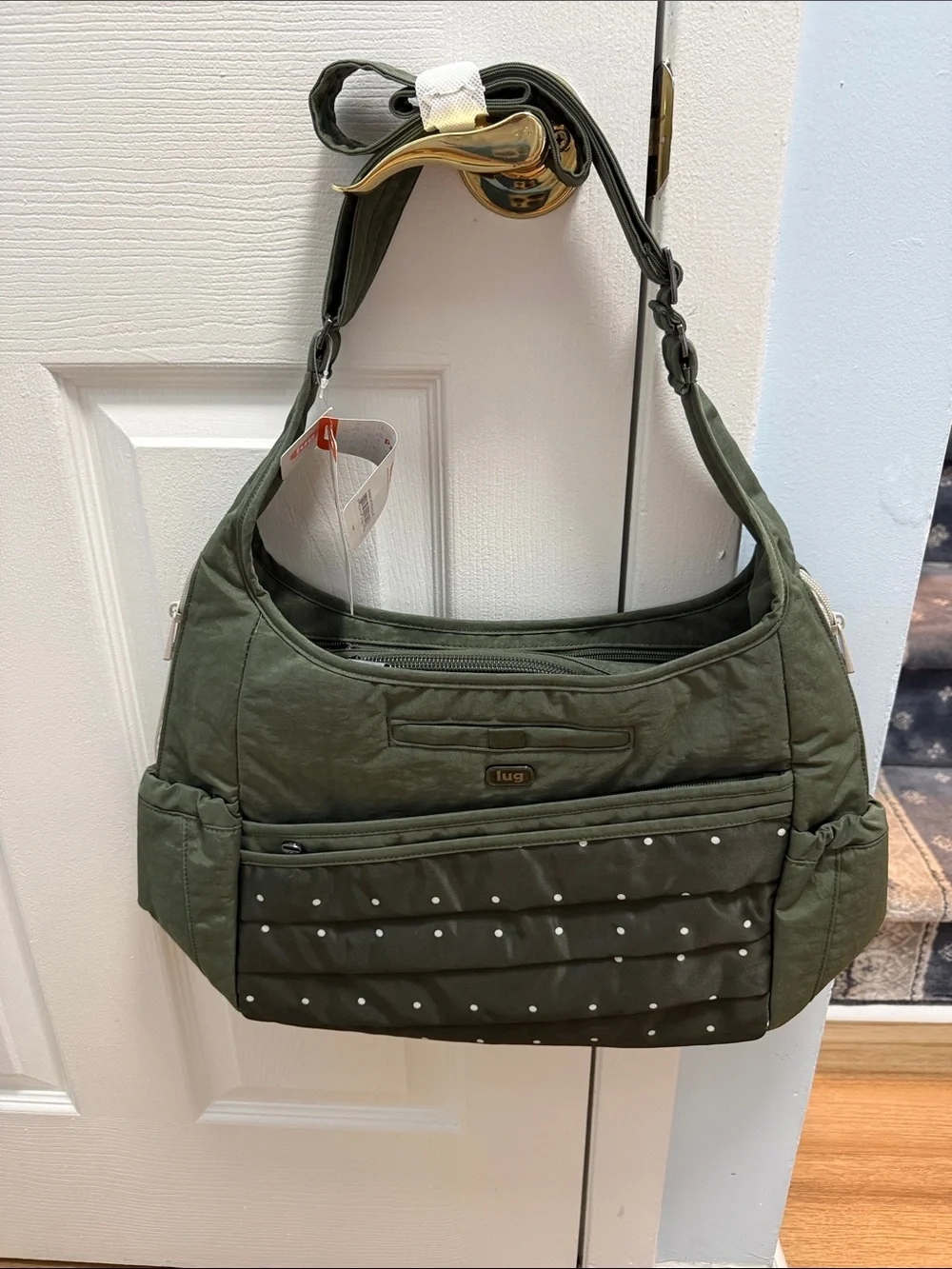 lug sleek shoulder